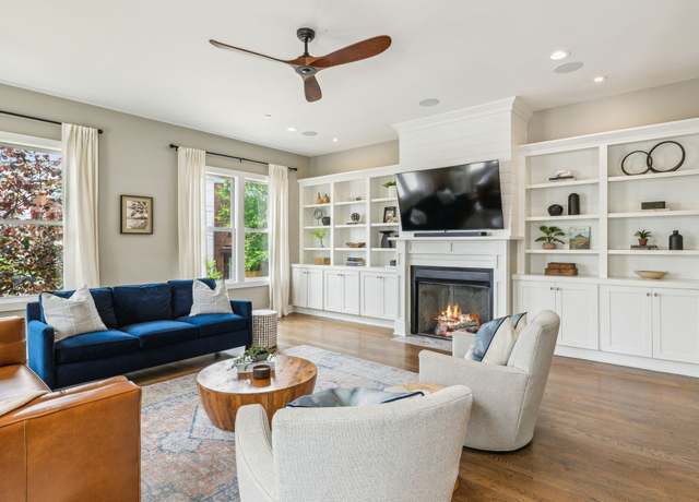 Property at 954 Russell St, Nashville, TN 37206, 4 beds, 4 baths
