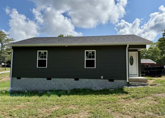 Property at 403 S High St, Tullahoma, TN 37388, 3 beds, 2 baths