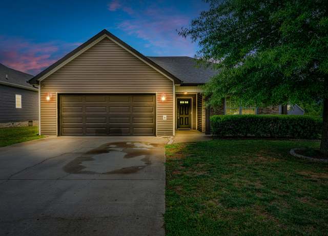 Property at 1867 Camelot Dr, Clarksville, TN 37040, 3 beds, 2 baths