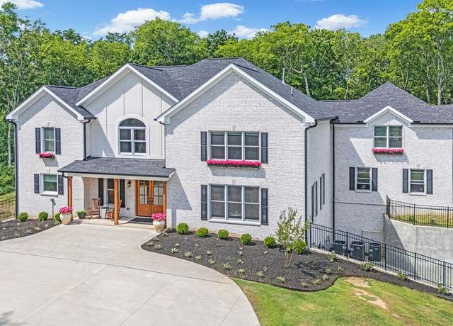 Property at 135 Curtiswood Dr, Hendersonville, TN 37075, 5 beds, 4.5 baths