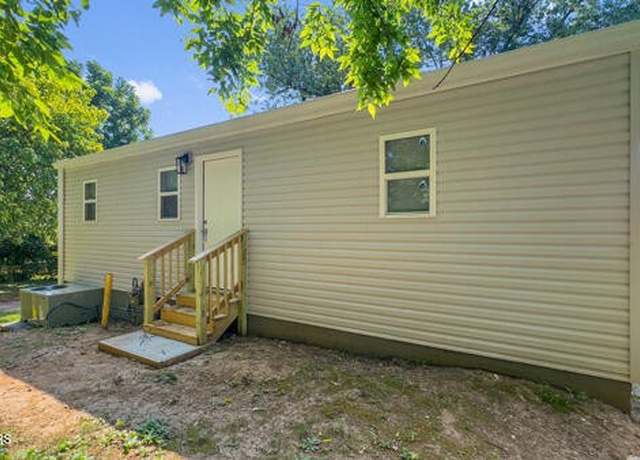 Property at 1529 Delaware Ave, Knoxville, TN 37921, 3 beds, 2 baths