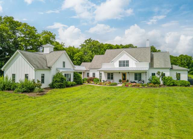 Property at 1208 Mooresville Pike, Columbia, TN 38401, 4 beds, 3.5 baths