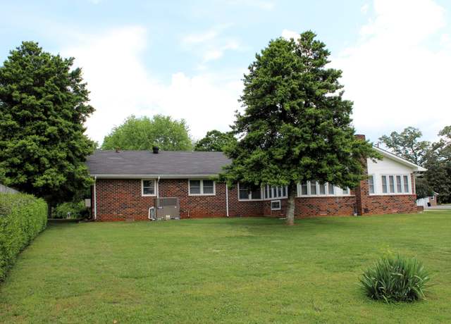 Property at 101 Iris St, Decherd, TN 37324, 3 beds, 2 baths
