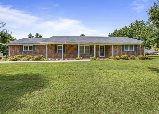 Property at 101 Iris St, Decherd, TN 37324, 3 beds, 2 baths
