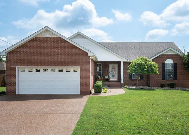 Property at 1040 Savannah Ave, Gallatin, TN 37066, 4 beds, 2 baths