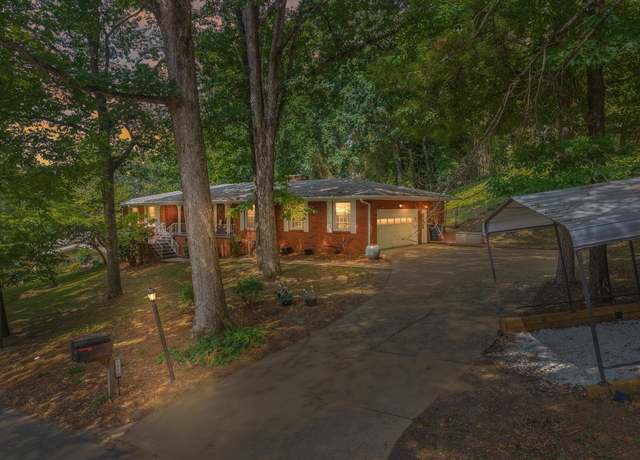 Property at 1059 Balmoral Dr, Signal Mountain, TN 37377, 5 beds, 2 baths