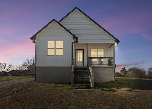 Property at 530 S Oak St, Hohenwald, TN 38462, 3 beds, 2 baths