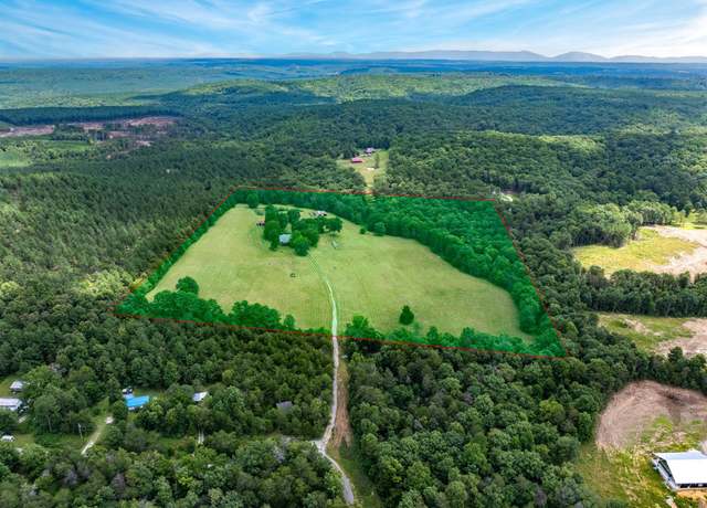 Property at 290 Lawsontown Rd, Crossville, TN 38572, 5 beds, 3.5 baths