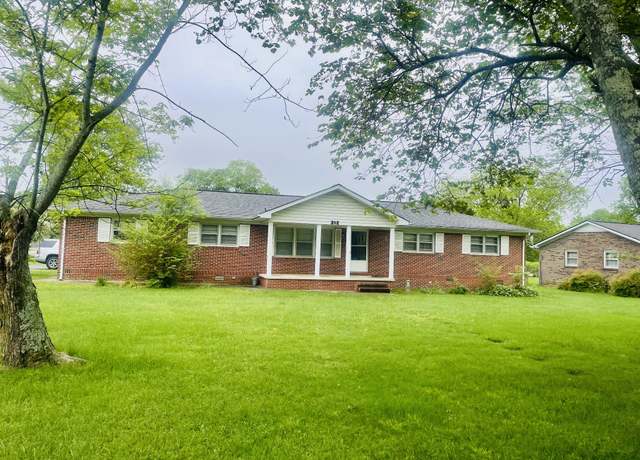 Property at 212 Crest Dr, Tullahoma, TN 37388, 3 beds, 2.5 baths