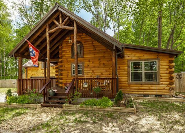 Property at 111 Guill Ln, Cottontown, TN 37048, 3 beds, 2.5 baths