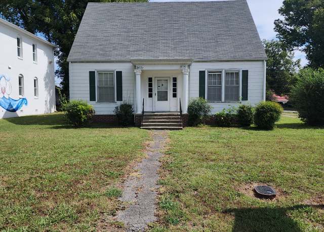 Property at 405 S Jackson St, Tullahoma, TN 37388, 3 beds, 2 baths