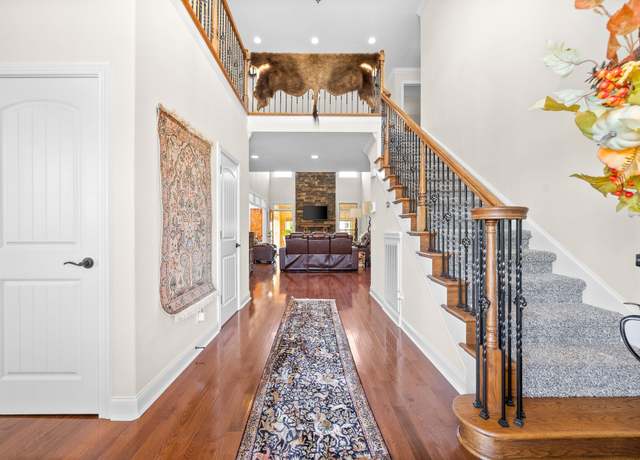 Property at 1604 Edgewater Ln, Clarksville, TN 37043, 5 beds, 3.5 baths