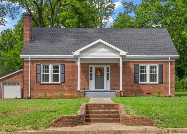 Property at 204 Country Club Ln, Hopkinsville, KY 42240, 4 beds, 2 baths