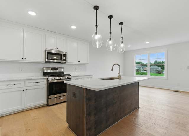 Property at 1565 Collins View Way, Clarksville, TN 37043, 3 beds, 2 baths
