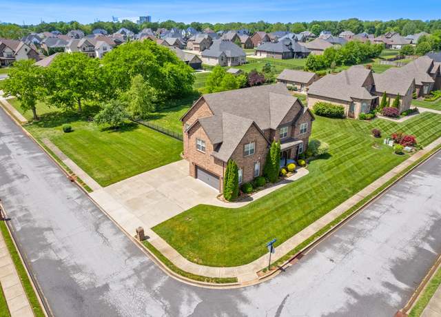 Property at 1957 Boyer Blvd, Clarksville, TN 37043, 4 beds, 2.5 baths