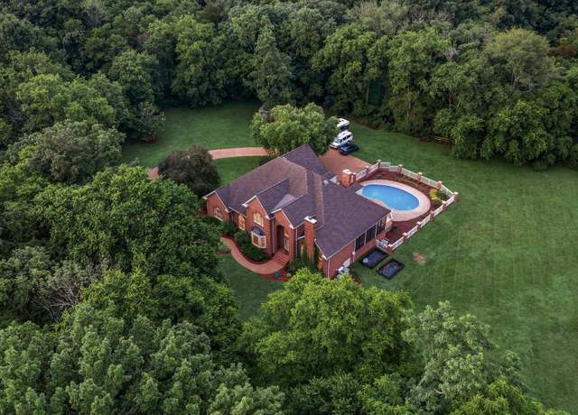 Property at 1018 Jensen Ln, Hendersonville, TN 37075, 4 beds, 3.5 baths