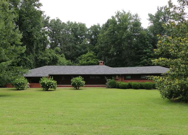 Property at 35 Coventry Cir, Clarksville, TN 37043, 3 beds, 3 baths