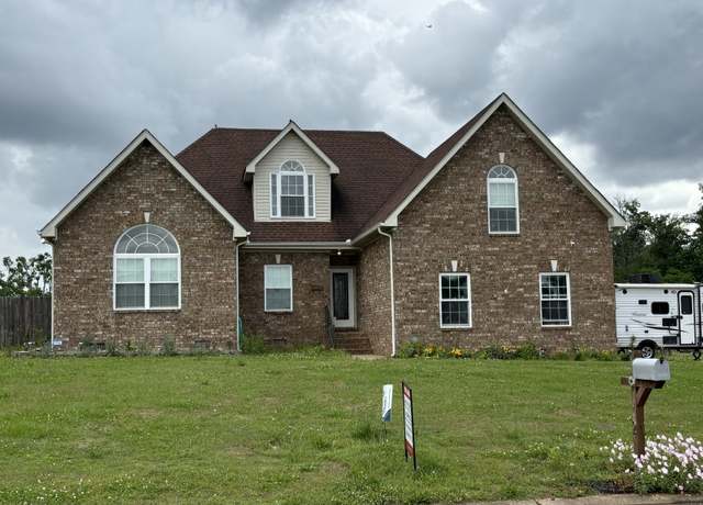 Property at 729 Indian Park Dr, Murfreesboro, TN 37128, 4 beds, 3 baths