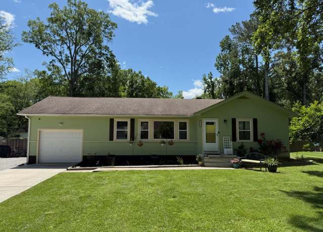 Property at 1005 Thoma St, Manchester, TN 37355, 3 beds, 1.5 baths
