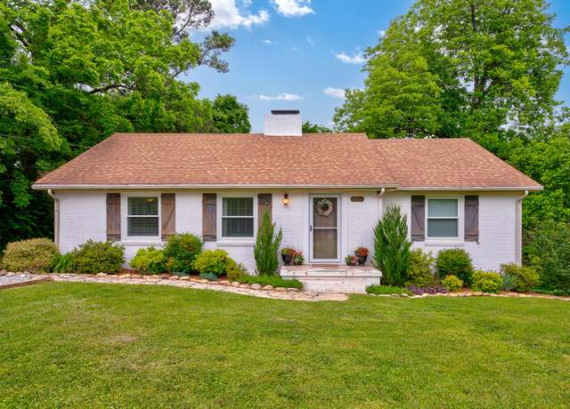 Property at 1133 Franklin Dr, Maryville, TN 37801, 3 beds, 2 baths