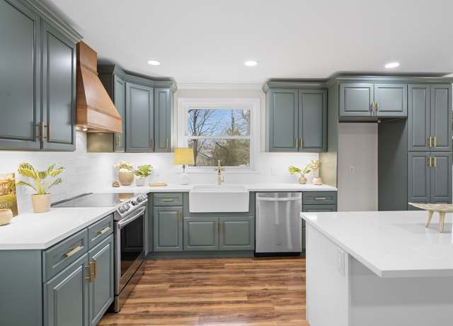 Property at 112 Sherbrooke Ln, Hendersonville, TN 37075, 4 beds, 3.5 baths