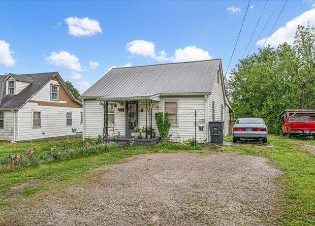 Property at 215 Towles Ave, Mcminnville, TN 37110, 2 beds, 1.5 baths