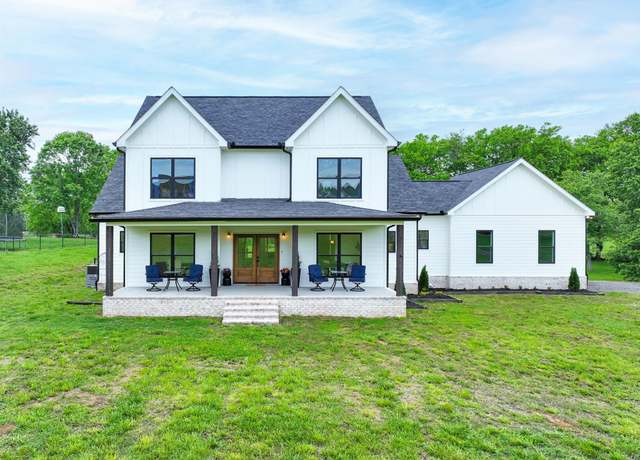 Property at 4023 Foxfield Dr, Columbia, TN 38401, 3 beds, 3 baths
