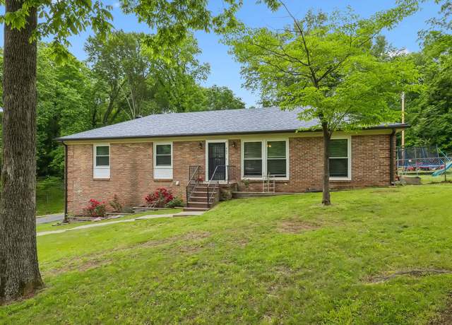 Property at 407 Sugar Tree Dr, Clarksville, TN 37043, 6 beds, 3 baths