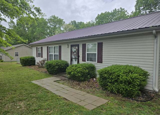 Property at 300 Hardin Ave, Dickson, TN 37055, 3 beds, 2 baths