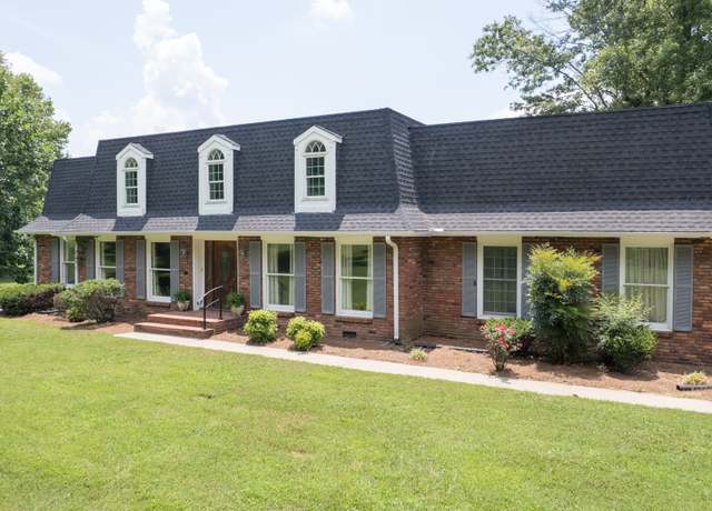 Property at 1048 Lakeshore Dr, Gallatin, TN 37066, 4 beds, 3.5 baths