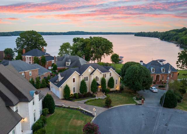 Property at 105 S Governors Cv, Hendersonville, TN 37075, 5 beds, 6 baths