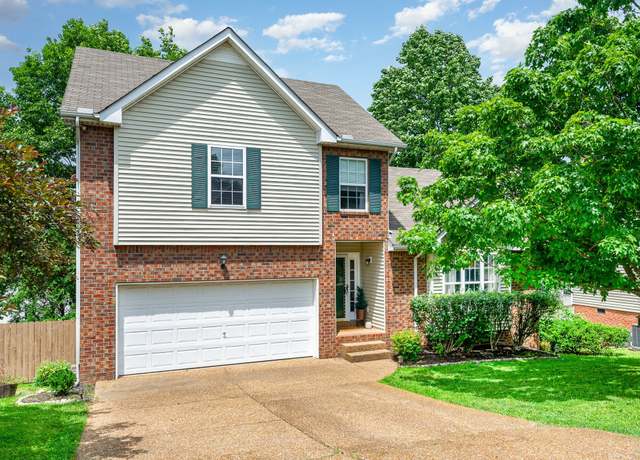 Property at 102 Homestead Ln, Hendersonville, TN 37075, 3 beds, 2.5 baths
