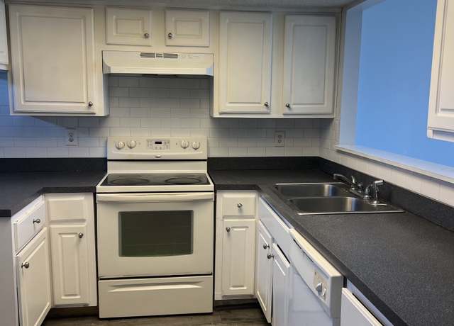 Property at 27 Sycamore Ct, Antioch, TN 37013, 3 beds, 2.5 baths