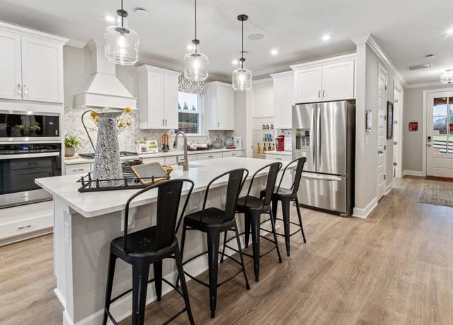 Property at 1056 Sycamore Ests, Nashville, TN 37211, 5 beds, 3.5 baths