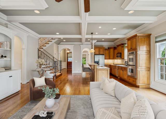 Property at 506 Windsor Park Ln, Nashville, TN 37205, 5 beds, 3.5 baths