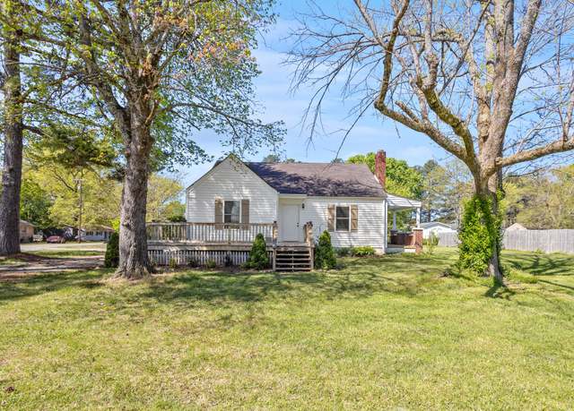 Property at 303 Lee St, Tullahoma, TN 37388, 3 beds, 1 bath