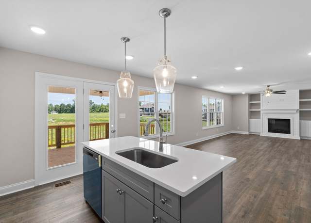 Property at 1385 Harmon Ln, Clarksville, TN 37042, 4 beds, 2.5 baths