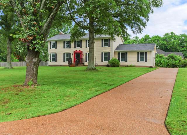Property at 1700 Hickory Trace Dr, Gallatin, TN 37066, 3 beds, 2.5 baths