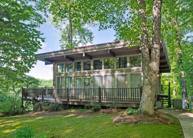 Property at 698 Crestview Dr, Sparta, TN 38583, 3 beds, 1.5 baths