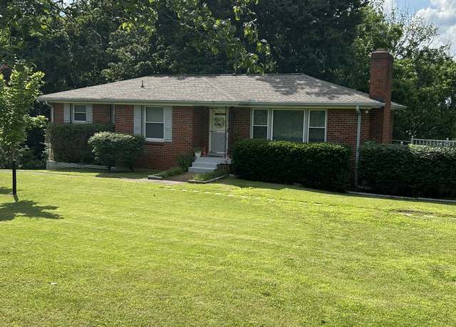 Property at 215 Forest Retreat Rd, Hendersonville, TN 37075, 3 beds, 2.5 baths