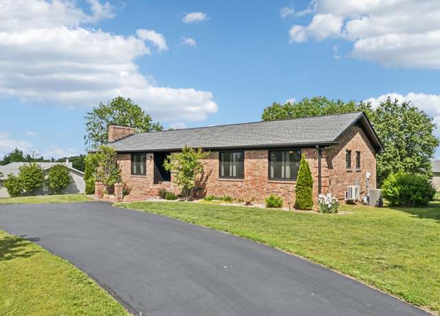 Property at 301 Valleyview Ct, Lebanon, TN 37087, 3 beds, 2.5 baths