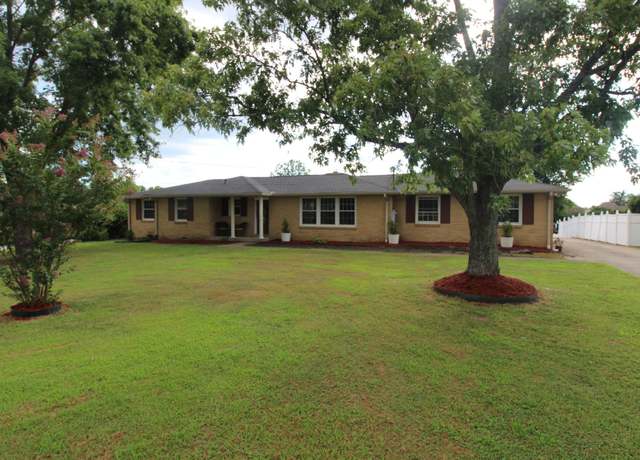 Property at 130 Chiroc Rd, Hendersonville, TN 37075, 5 beds, 3 baths