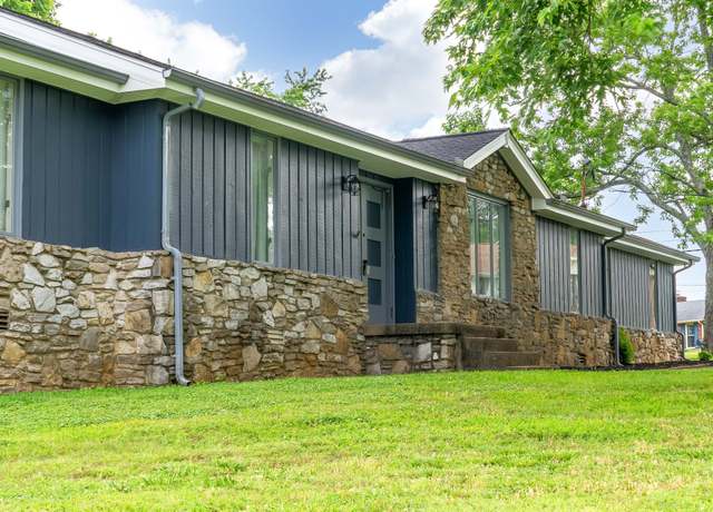 Property at 142 Allen Dr, Hendersonville, TN 37075, 3 beds, 2 baths