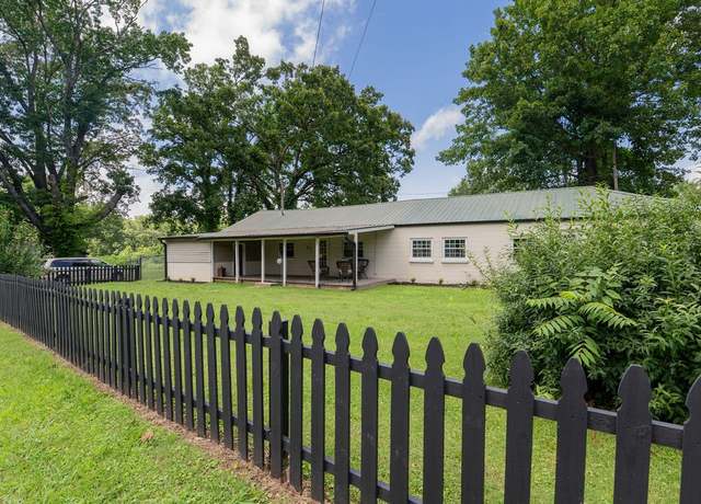 Property at 1335 Highway 47 E, Dickson, TN 37055, 3 beds, 2 baths