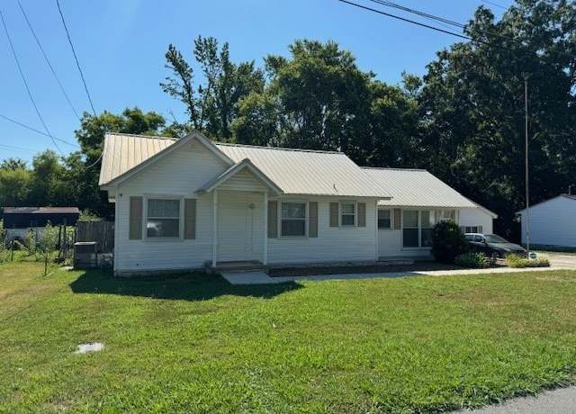 Property at 203 S Collins St, Tullahoma, TN 37388, 4 beds, 2 baths