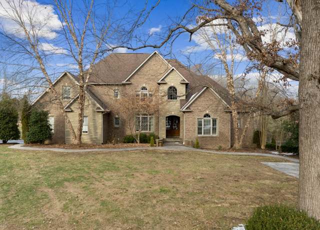 Property at 719 Laurelwood Cir, Bowling Green, KY 42103, 6 beds, 2.5 baths