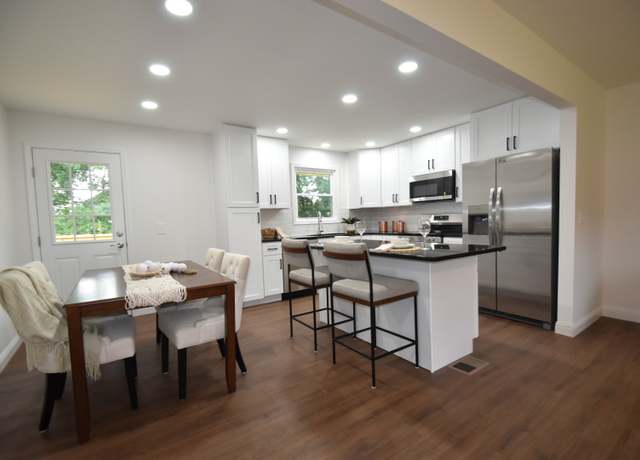 Property at 107 Cranwill Dr, Hendersonville, TN 37075, 3 beds, 2 baths