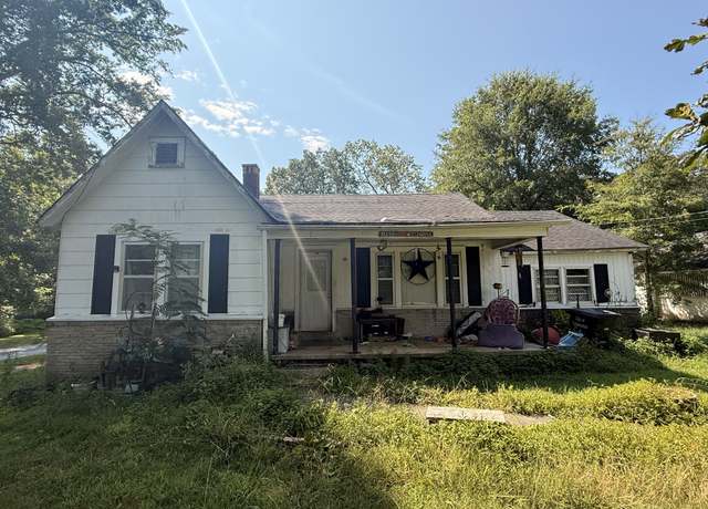 Property at 1719 W Lincoln St, Tullahoma, TN 37388, 3 beds, 1 bath
