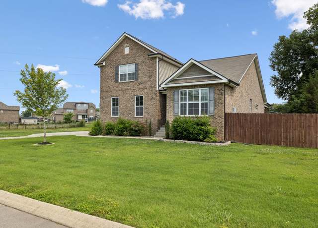 Property at 321 Twelve Oaks Ln, Lebanon, TN 37087, 3 beds, 2.5 baths