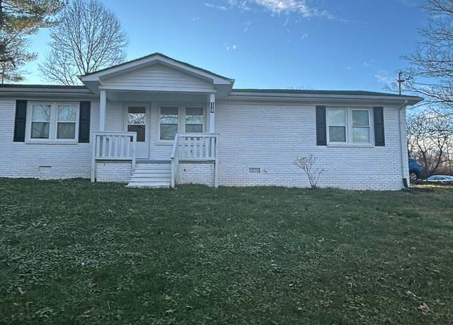 Property at 228 Howell Rd, Westmoreland, TN 37186, 4 beds, 2 baths